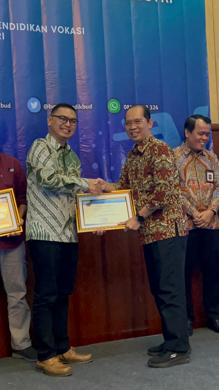 Penghargaan PT. Inovindo Digital Media dalam Rapat Koordinasi Evaluasi Program Vokasi Berstandar Industri 2024