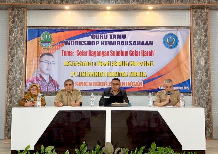 Bpk. Novi Setia Nurviat (Direktur Utama PT. Inovindo Digital Media) menjadi Narasumber Workshop Kewirausahaan di SMKN 5 Kuningan